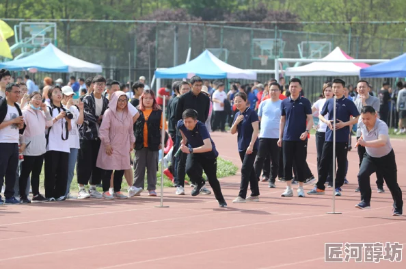 给18cm粗大体育老师口网友推荐这部作品情节紧凑角色鲜明让人欲罢不能适合喜欢刺激内容的读者观看