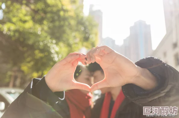 被几个男人用各种东西调教成为了一个坚强独立的女性