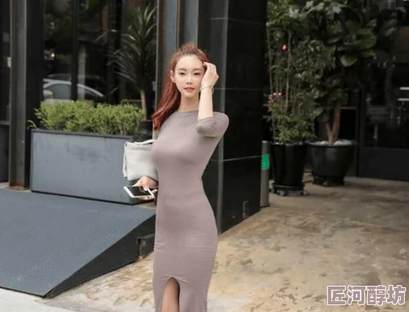 搓开美女衣服-妄撮惊爆内幕曝光：这背后竟隐藏着不为人知的秘密与惊人的真相，令人震惊不已！