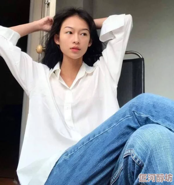 女生逼照片网友推荐：这组照片展现了女生们的独特魅力与风格，值得一看，绝对让你眼前一亮！