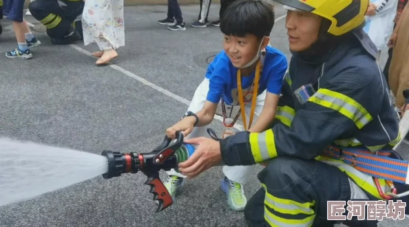 灭火宝贝高压法版免费这款游戏采用高压水枪模拟真实灭火场景