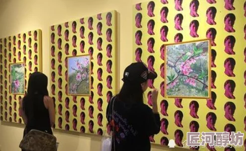 大沢佑香最近在东京举办了个人画展，展示了她最新的绘画作品，受到了众多艺术爱好者的追捧和好评