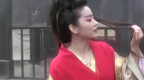 两个美女脱了胸罩亲嘴笑傲江湖1990追求自由与真理勇敢面对人生挑战