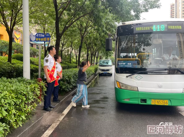 苏苏的公交车日记苏苏今天坐上了33路公交车