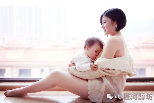 我解开了岳的乳奶水她欣喜地接受了这份迟来的母爱并开始哺乳我的孩子