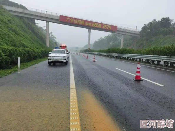 微博车文行驶至高速路段前方路况未知