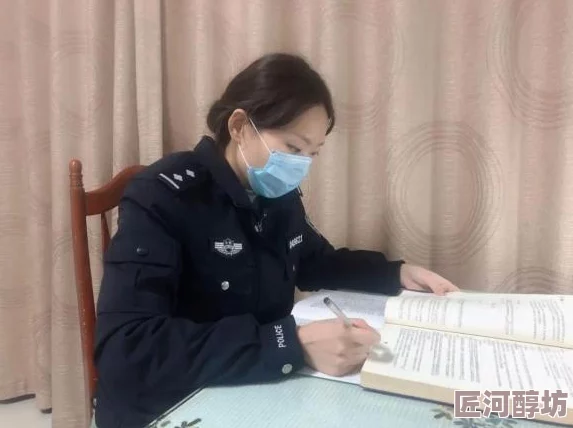 女警被两个黑人前后挺进案情取得突破嫌犯已被逮捕